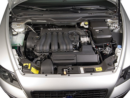 Volvo S40 Engine Compartment